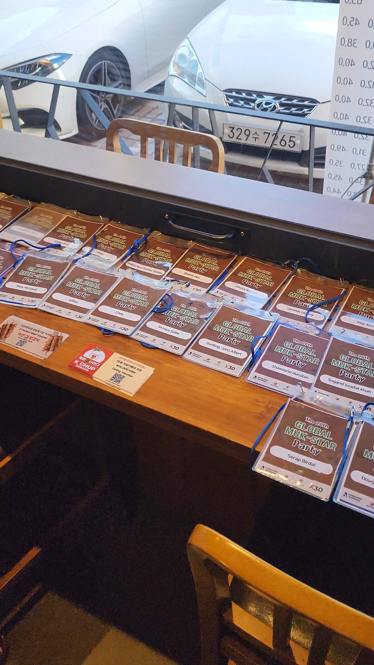 Name tags and welcome gifts arranged for X30 creators before the Mukstar Party